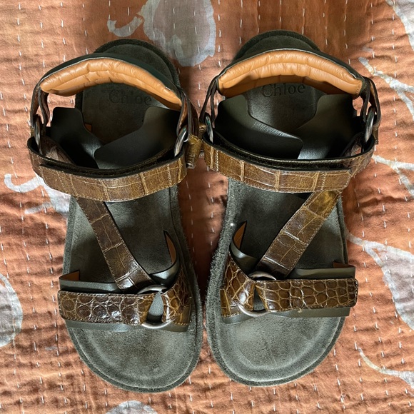Chloe Crocodile Pattern green women's Sandals size 9. NEW